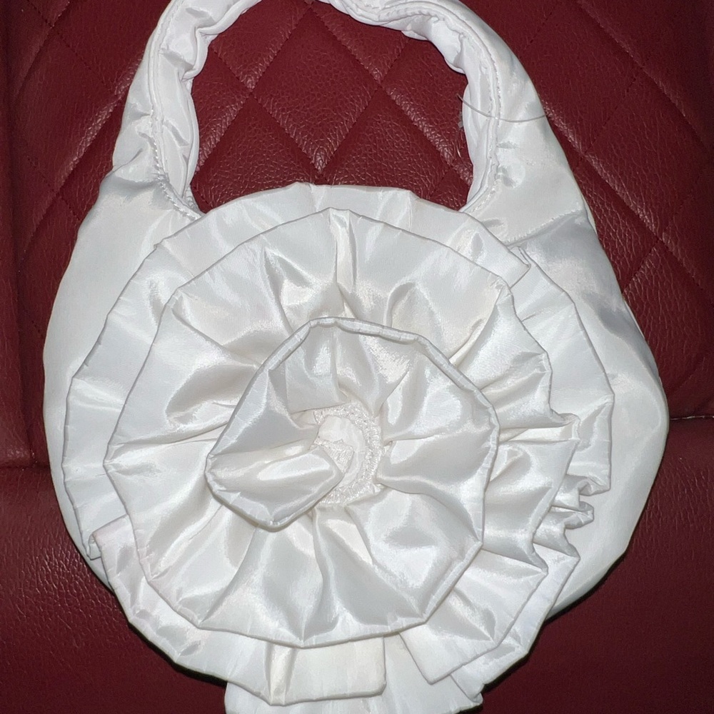 Stylish White Floral Accent Women’s Handbag